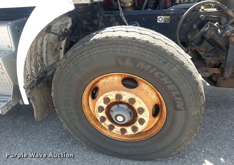 image for item DO3091 2011 Peterbilt 365  dump truck