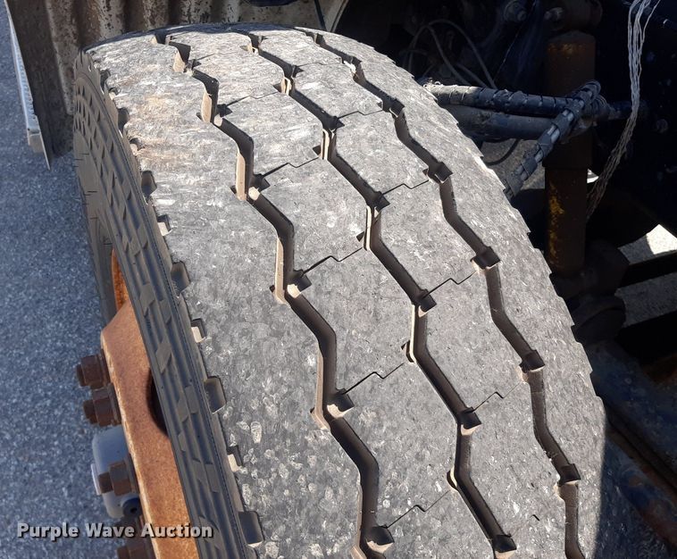 image for item DO3091 2011 Peterbilt 365  dump truck