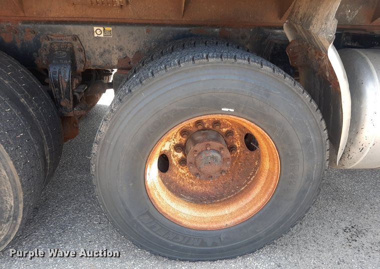 image for item DO3091 2011 Peterbilt 365  dump truck