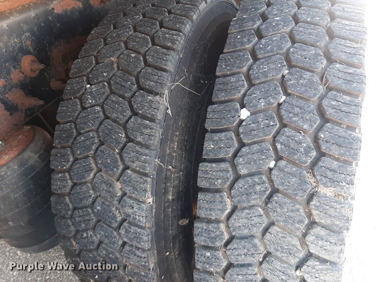 image for item DO3091 2011 Peterbilt 365  dump truck