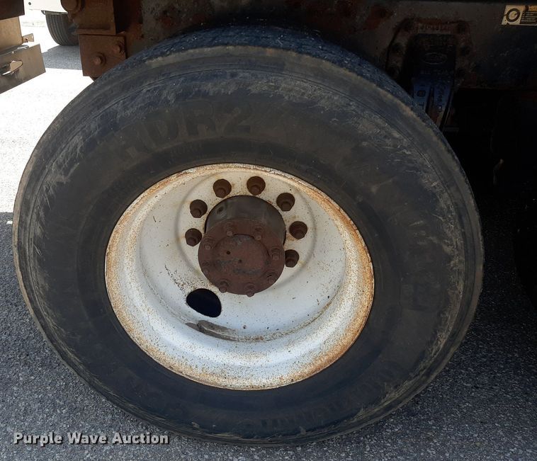 image for item DO3091 2011 Peterbilt 365  dump truck