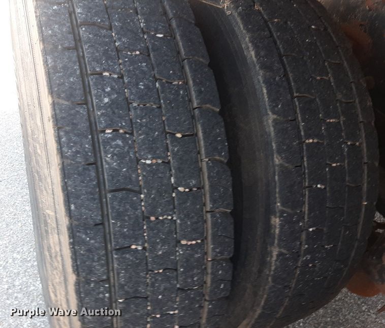 image for item DO3091 2011 Peterbilt 365  dump truck