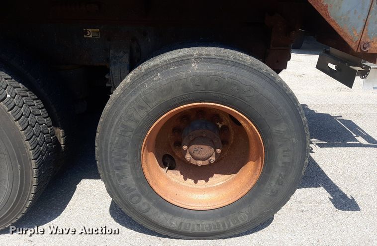 image for item DO3091 2011 Peterbilt 365  dump truck