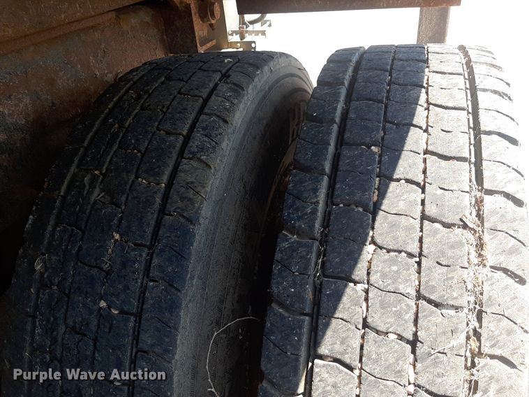 image for item DO3091 2011 Peterbilt 365  dump truck