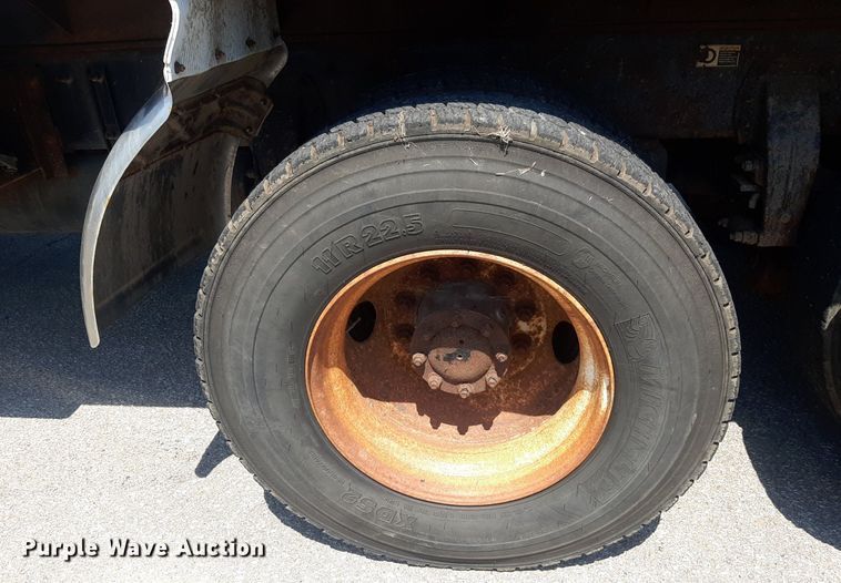 image for item DO3091 2011 Peterbilt 365  dump truck