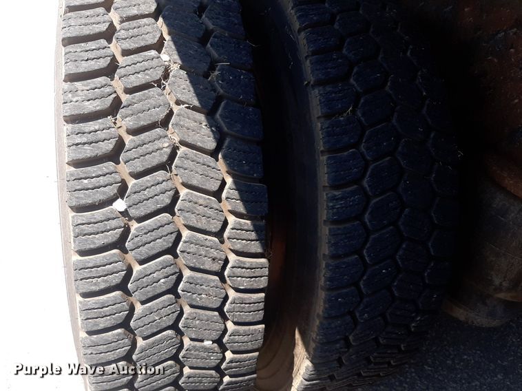 image for item DO3091 2011 Peterbilt 365  dump truck