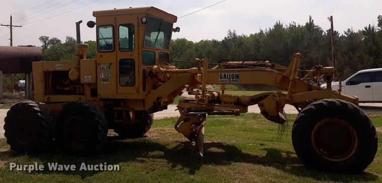 image for item DO3111 1970 Galion T500  rigid frame motor grader