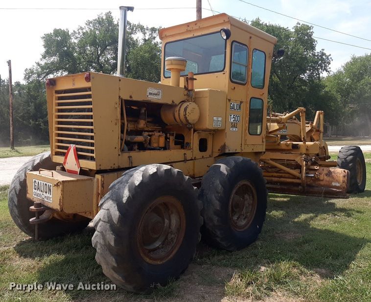 image for item DO3111 1970 Galion T500  rigid frame motor grader