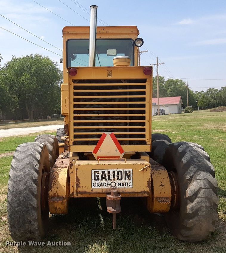 image for item DO3111 1970 Galion T500  rigid frame motor grader