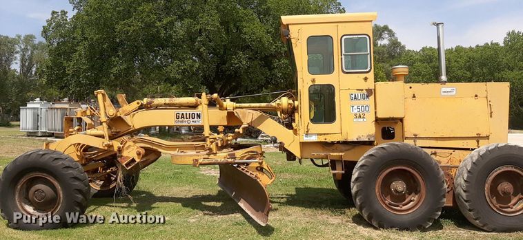 image for item DO3111 1970 Galion T500  rigid frame motor grader
