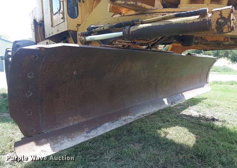 image for item DO3111 1970 Galion T500  rigid frame motor grader
