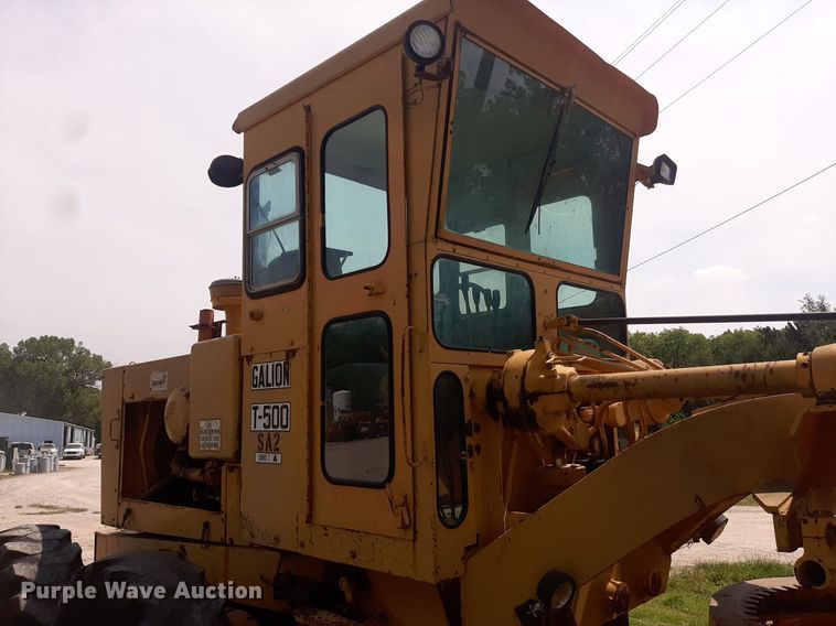 image for item DO3111 1970 Galion T500  rigid frame motor grader