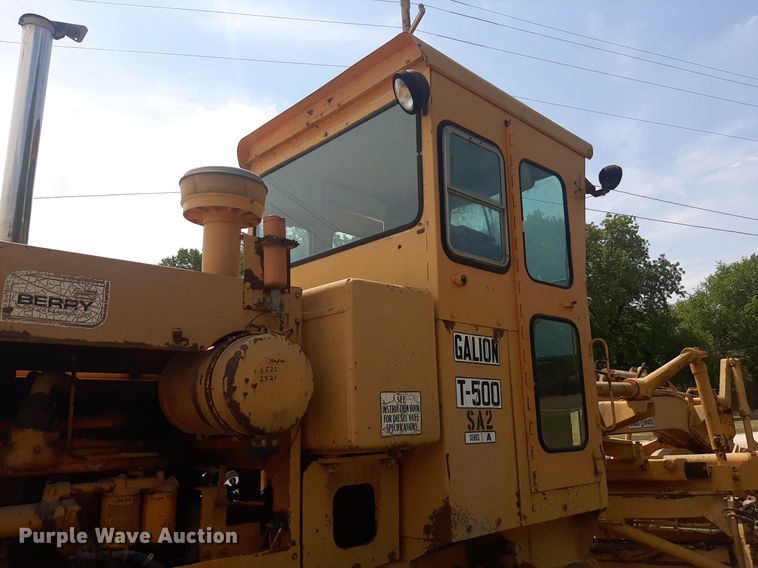 image for item DO3111 1970 Galion T500  rigid frame motor grader