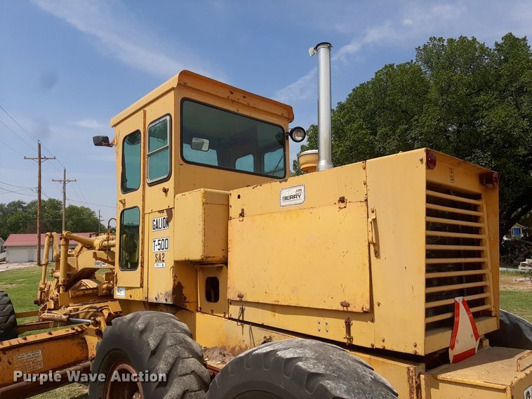 image for item DO3111 1970 Galion T500  rigid frame motor grader