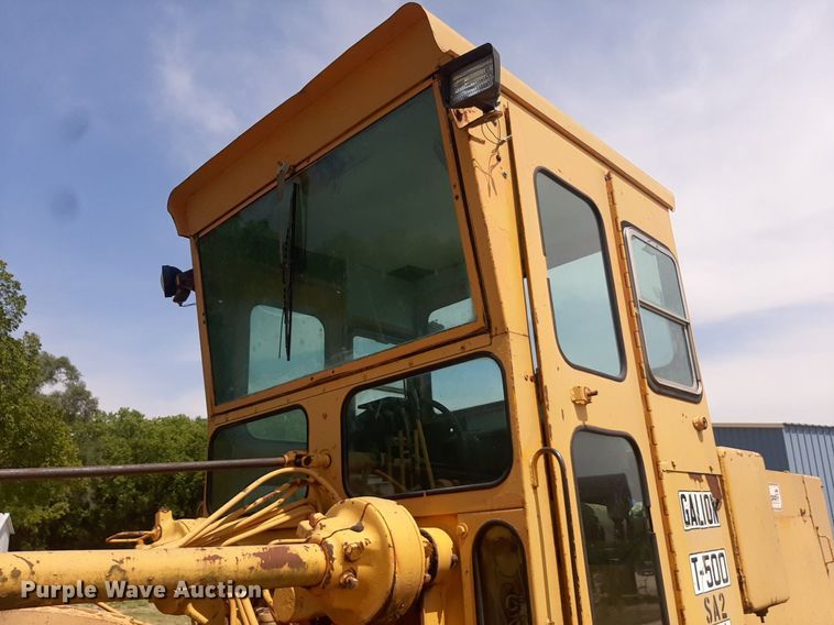 image for item DO3111 1970 Galion T500  rigid frame motor grader