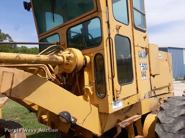 image for item DO3111 1970 Galion T500  rigid frame motor grader
