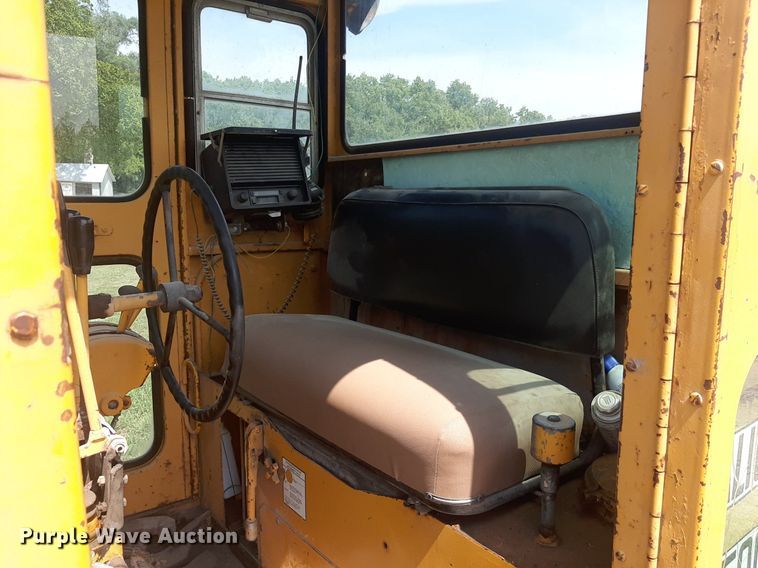 image for item DO3111 1970 Galion T500  rigid frame motor grader