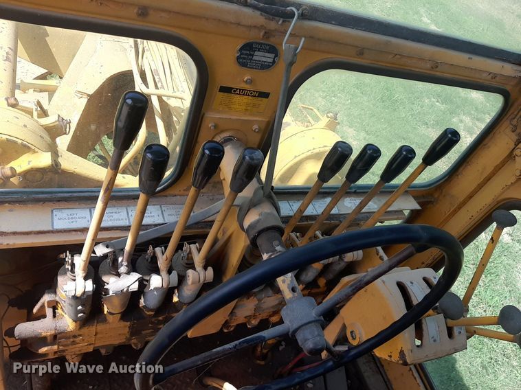 image for item DO3111 1970 Galion T500  rigid frame motor grader
