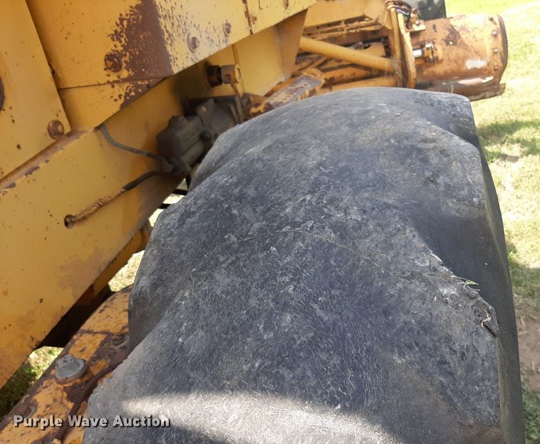 image for item DO3111 1970 Galion T500  rigid frame motor grader