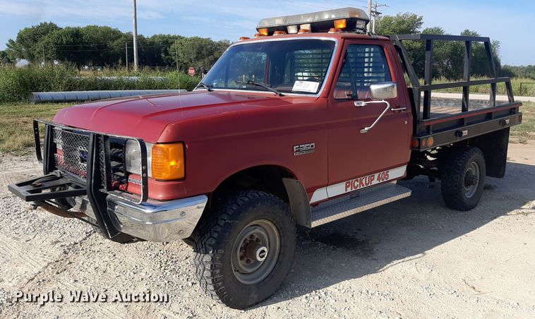 image for item DO3117 1988 Ford F350  flatbed pickup truck
