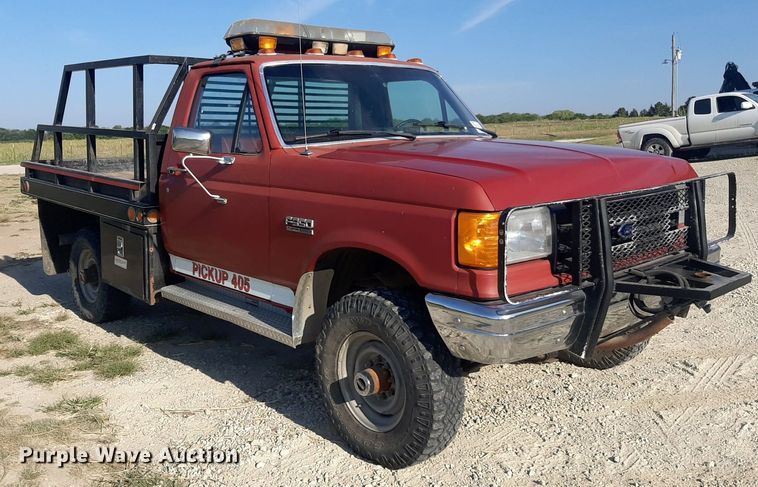 image for item DO3117 1988 Ford F350  flatbed pickup truck