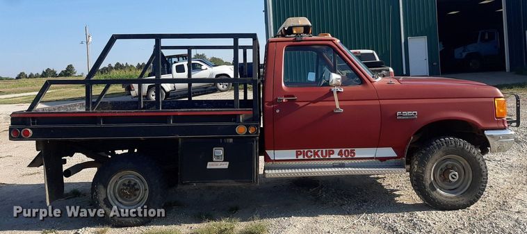 image for item DO3117 1988 Ford F350  flatbed pickup truck