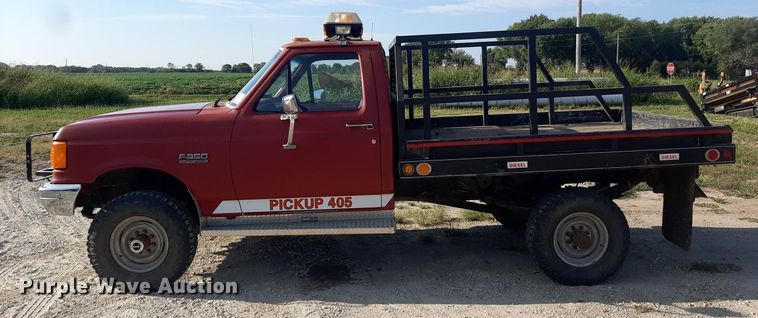 image for item DO3117 1988 Ford F350  flatbed pickup truck