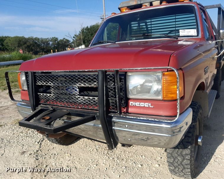 image for item DO3117 1988 Ford F350  flatbed pickup truck