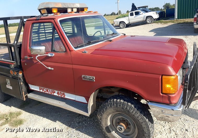 image for item DO3117 1988 Ford F350  flatbed pickup truck