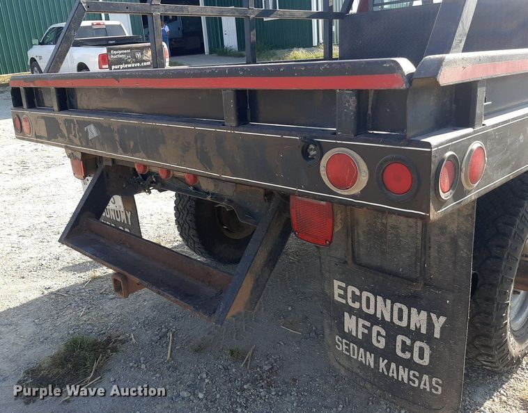 image for item DO3117 1988 Ford F350  flatbed pickup truck