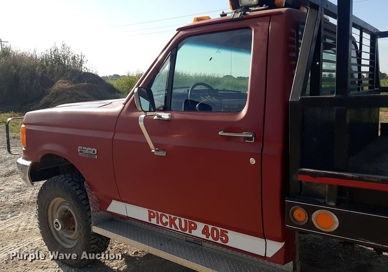 image for item DO3117 1988 Ford F350  flatbed pickup truck