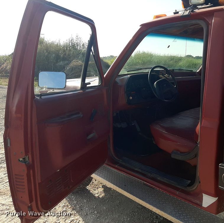 image for item DO3117 1988 Ford F350  flatbed pickup truck