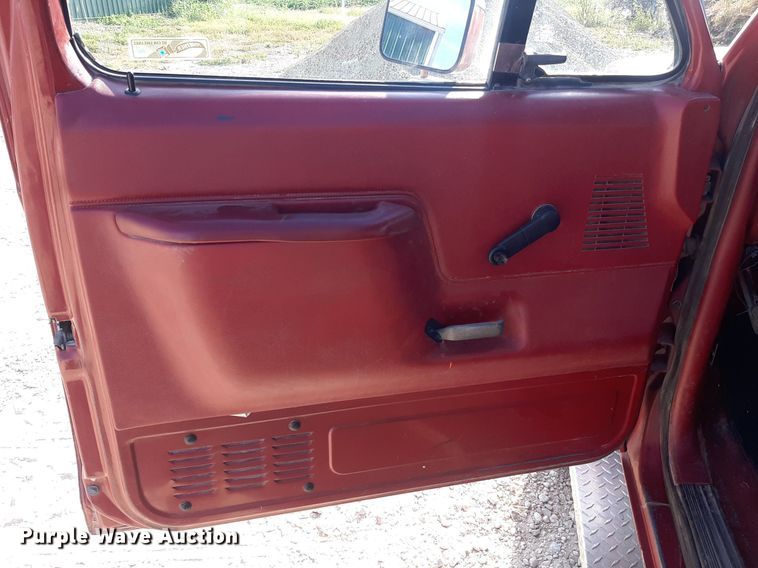 image for item DO3117 1988 Ford F350  flatbed pickup truck