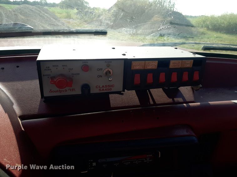 image for item DO3117 1988 Ford F350  flatbed pickup truck