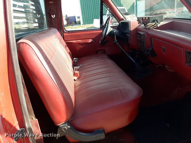 image for item DO3117 1988 Ford F350  flatbed pickup truck