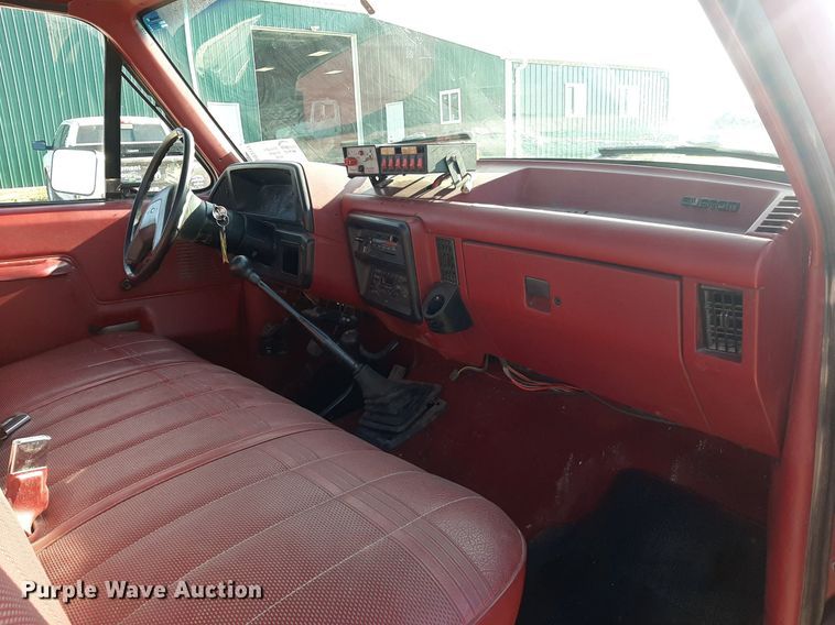 image for item DO3117 1988 Ford F350  flatbed pickup truck