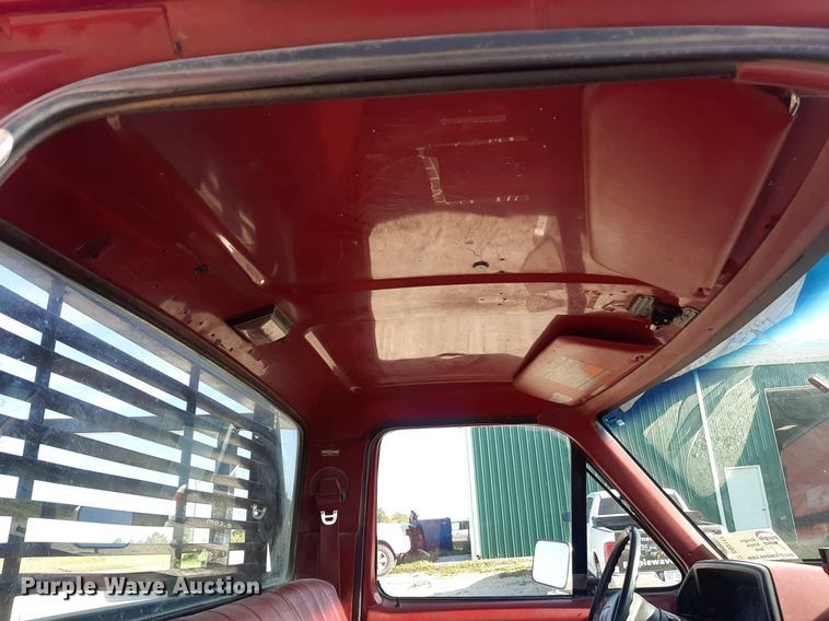 image for item DO3117 1988 Ford F350  flatbed pickup truck