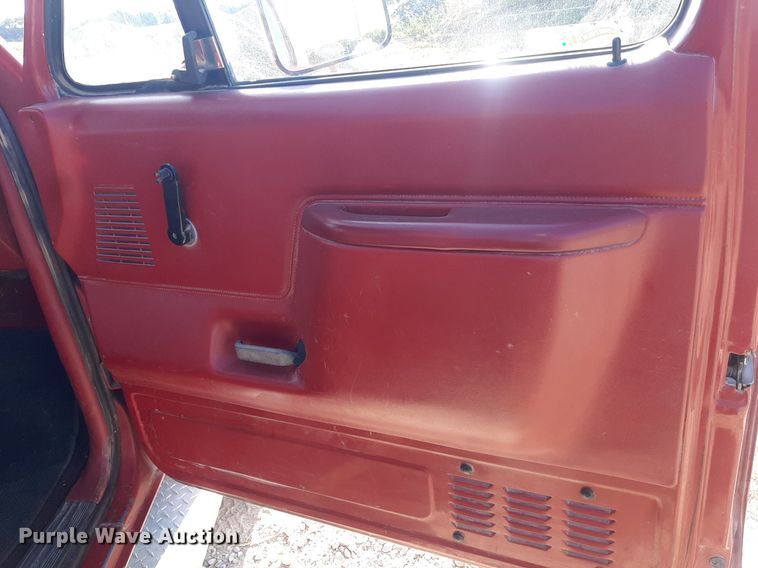 image for item DO3117 1988 Ford F350  flatbed pickup truck