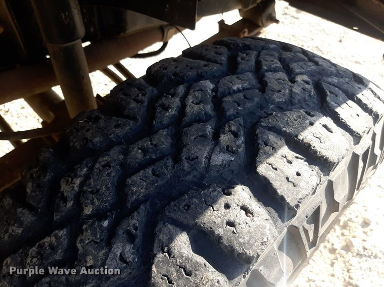 image for item DO3117 1988 Ford F350  flatbed pickup truck