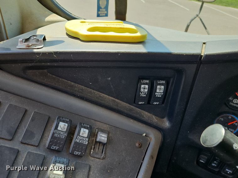 image for item DP2369 2010 IC PB105  school bus