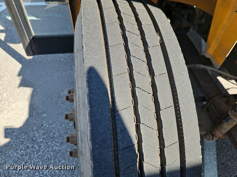 image for item DP2369 2010 IC PB105  school bus