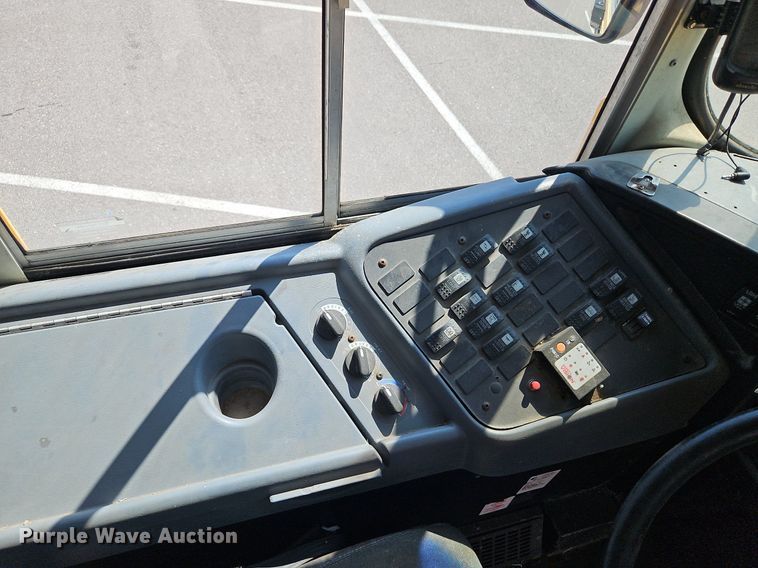 image for item DP2370 2008 IC PB105  school bus