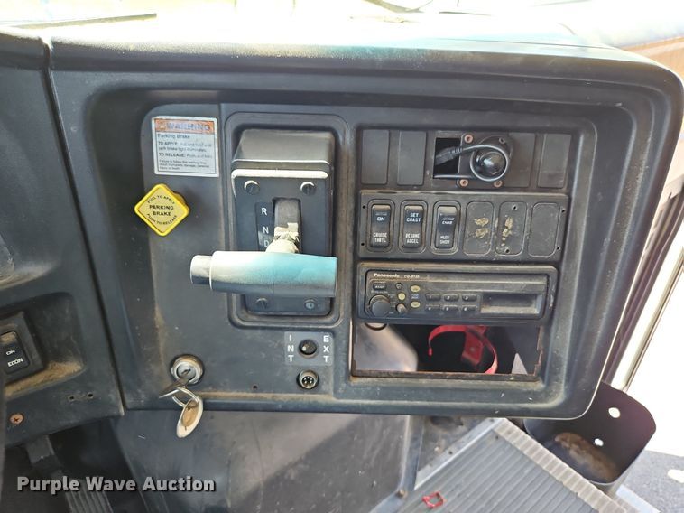 image for item DP2370 2008 IC PB105  school bus