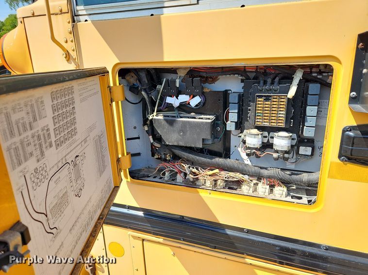 image for item DP2370 2008 IC PB105  school bus