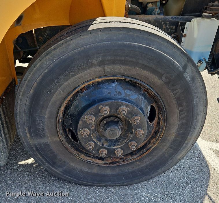 image for item DP2370 2008 IC PB105  school bus