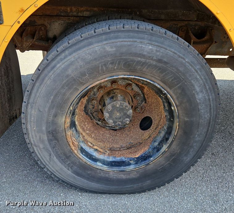 image for item DP2370 2008 IC PB105  school bus