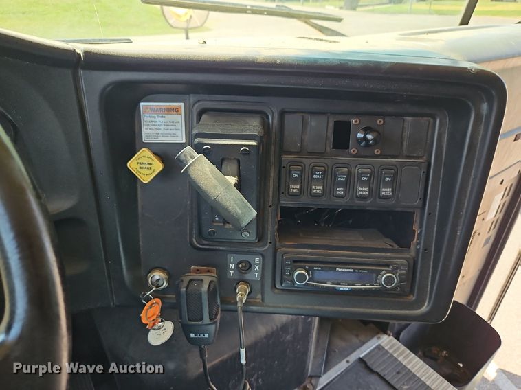 image for item DP2371 2010 IC PB105  school bus