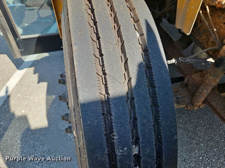 image for item DP2371 2010 IC PB105  school bus