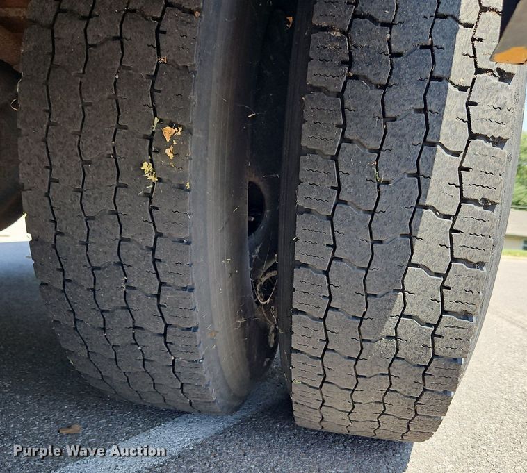 image for item DP2371 2010 IC PB105  school bus