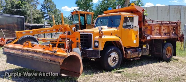 image for item DP3387 1989 International  1954 dump truck